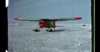 Fly lander på isen ved Qaanaaq